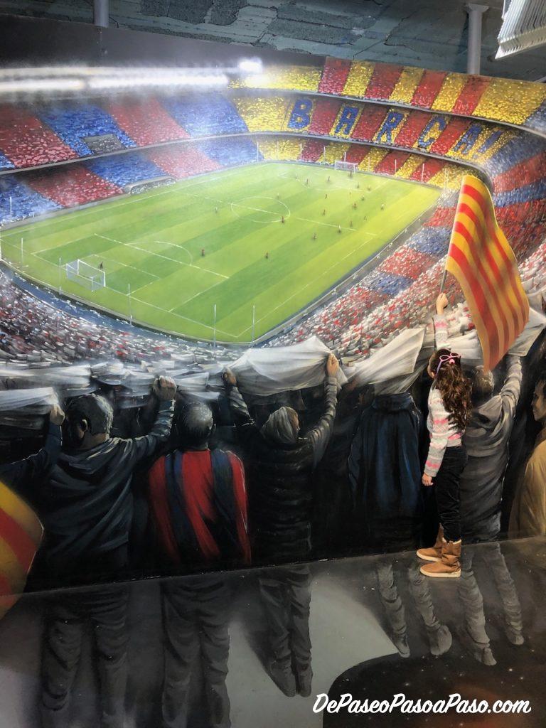 niña alentando en partido de futbol museo de ilusiones Barcelona