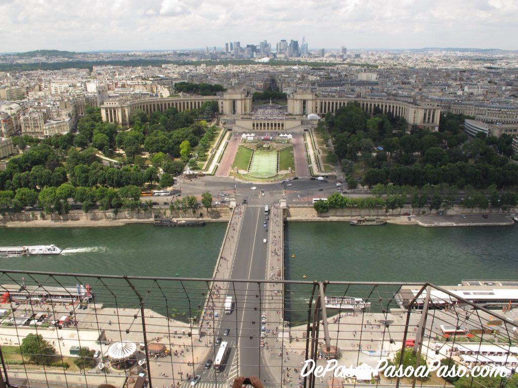 Vista desde la Torre Eiffel hacia los Jardines del Trocadero.