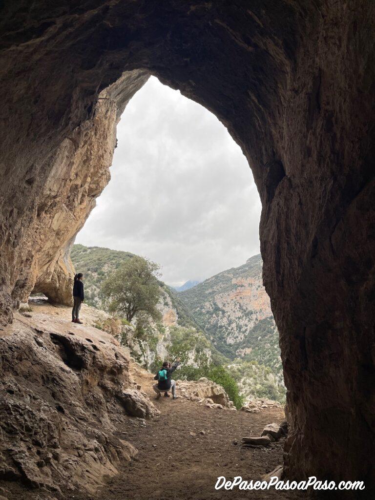 Cova del Bisbe
