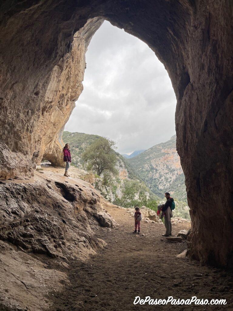 Cova del Bisbe