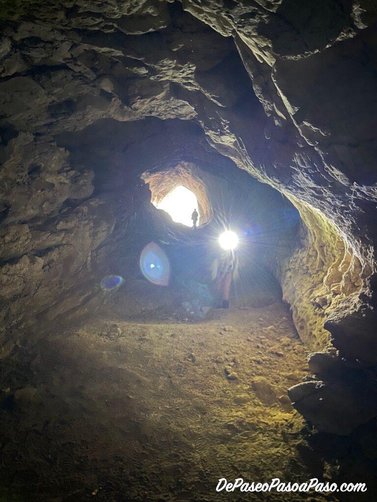 Interior de Cova del Bisbe