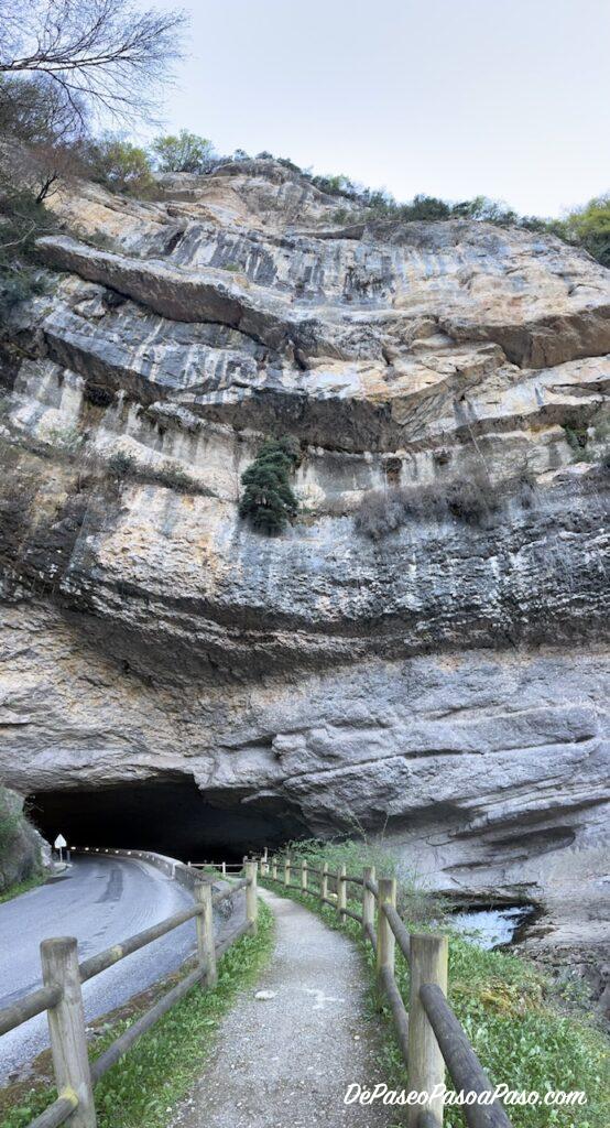 Entrada a la cueva