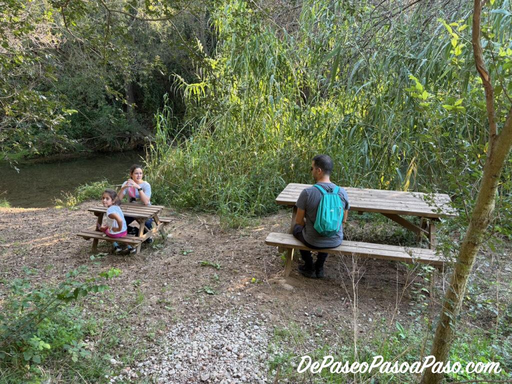 Mesas de picnic en Molí la Vella